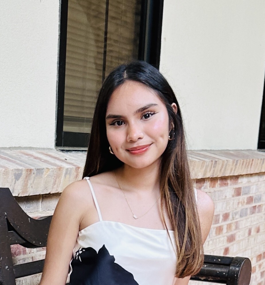 Abigail Garza Headshot.