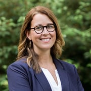 Dr. Jennifer Braddock Headshot.