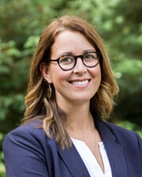 Jennifer Braddock Headshot.