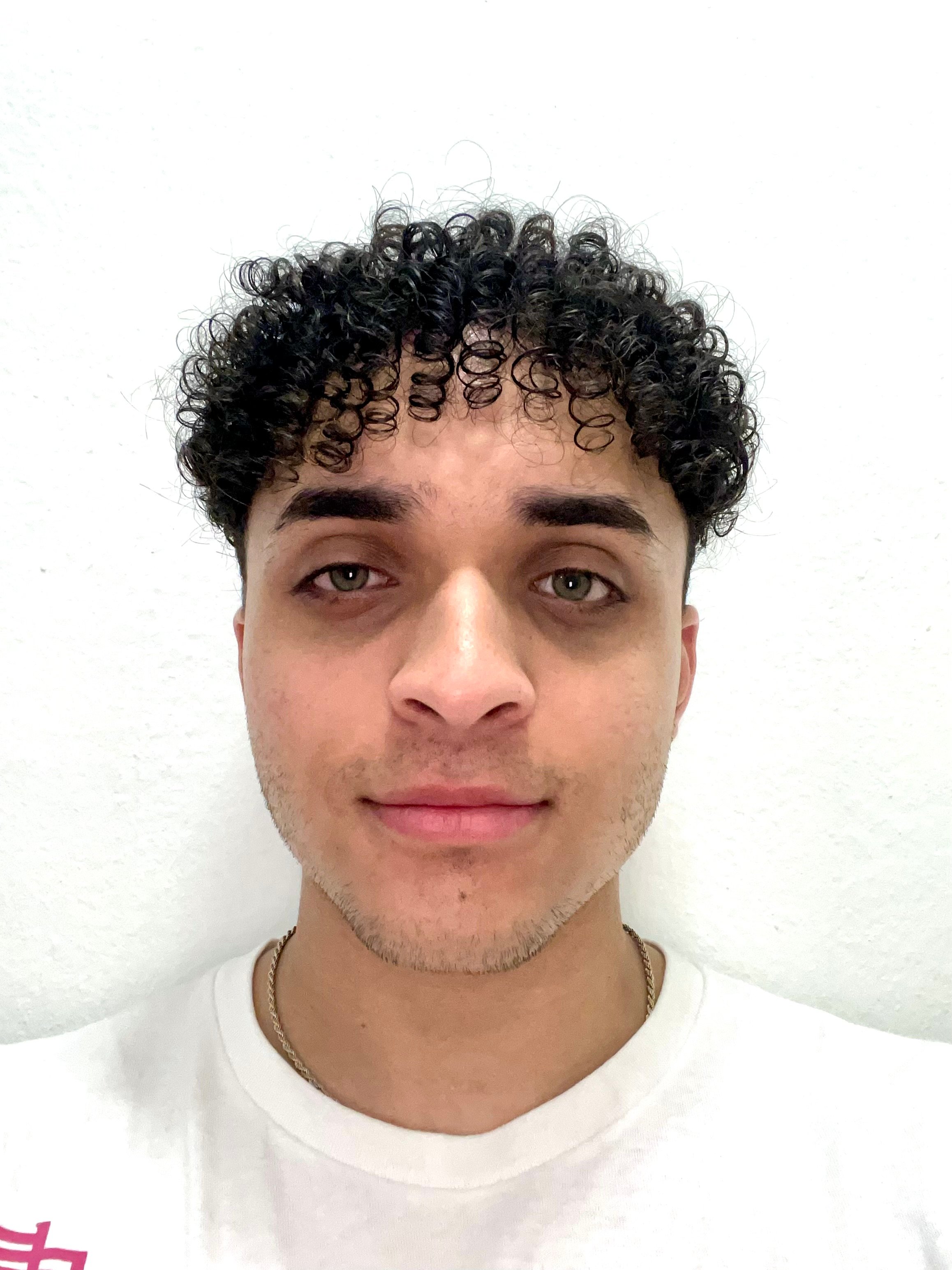 Raul Segarra Headshot.